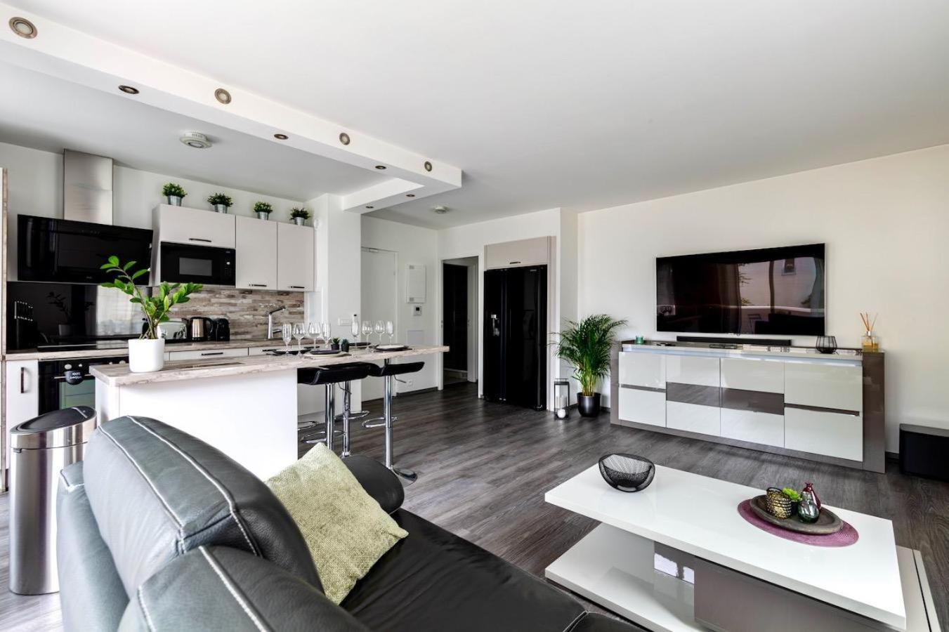 Charmant Refuge Avec Jardin, A 6 Minutes A Pied Du Metro Creteil L Echat-Lovely Retreat With Garden, Located A 6-Minute Walk From Creteil L Echat Metro Station Eksteriør billede