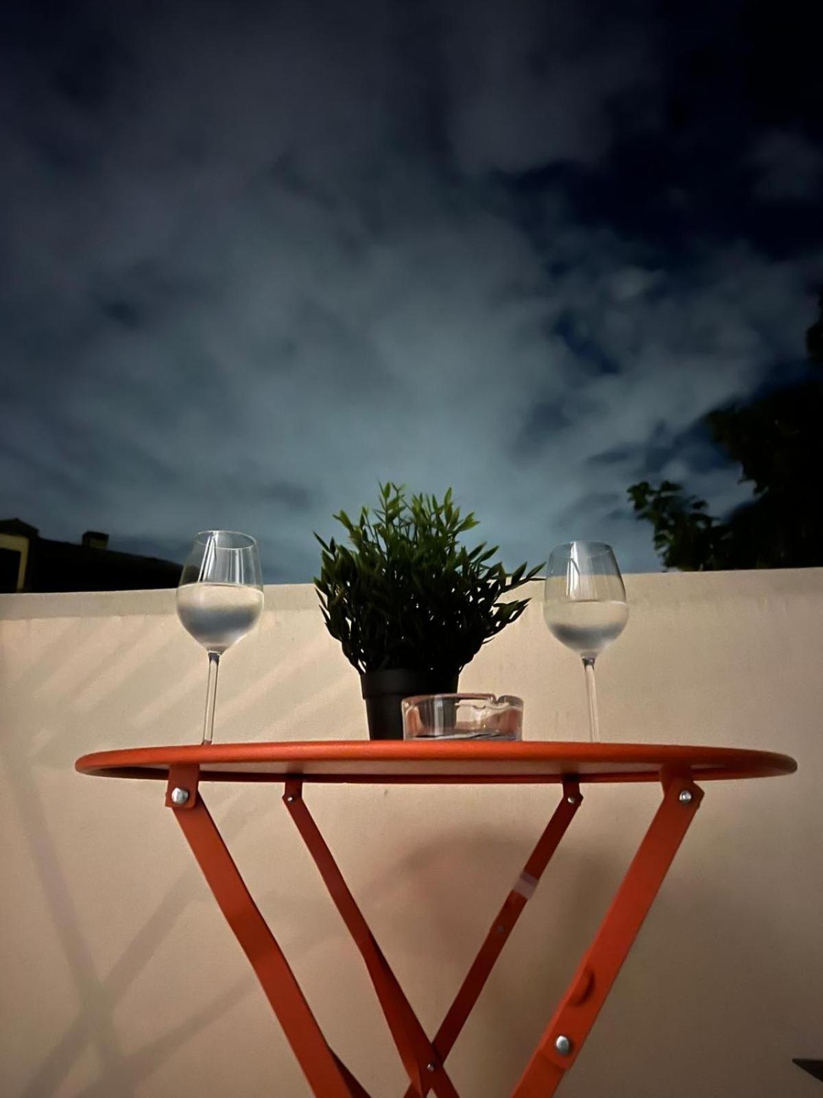 Charmant Refuge Avec Jardin, A 6 Minutes A Pied Du Metro Creteil L Echat-Lovely Retreat With Garden, Located A 6-Minute Walk From Creteil L Echat Metro Station Eksteriør billede