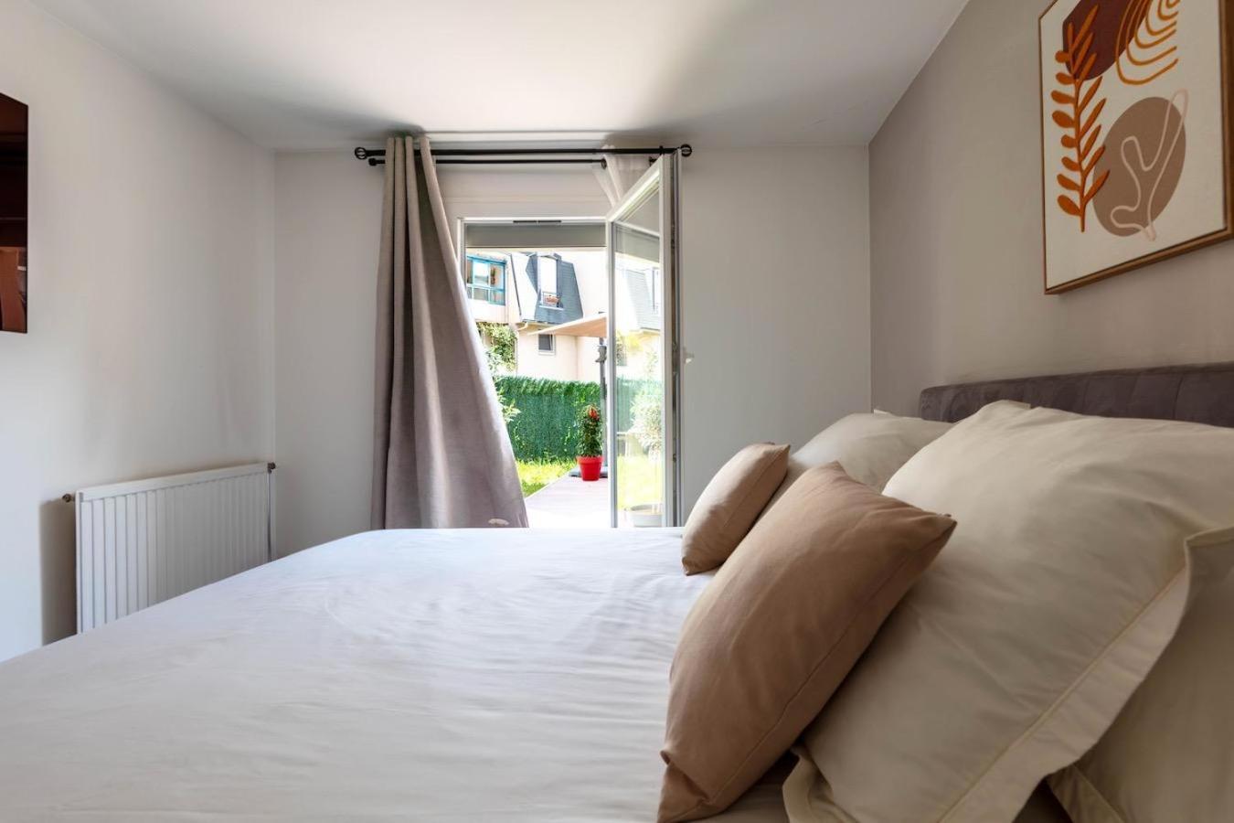 Charmant Refuge Avec Jardin, A 6 Minutes A Pied Du Metro Creteil L Echat-Lovely Retreat With Garden, Located A 6-Minute Walk From Creteil L Echat Metro Station Eksteriør billede